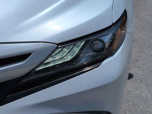 Used 2022 Toyota Camry XSE FWD image 10