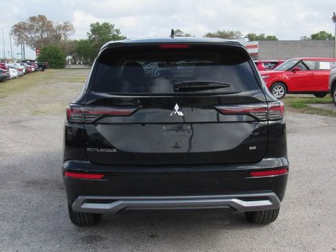 New 2026 Mitsubishi Outlander SE image 4