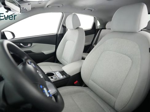 Used 2023 Hyundai Kona SE FWD image 4