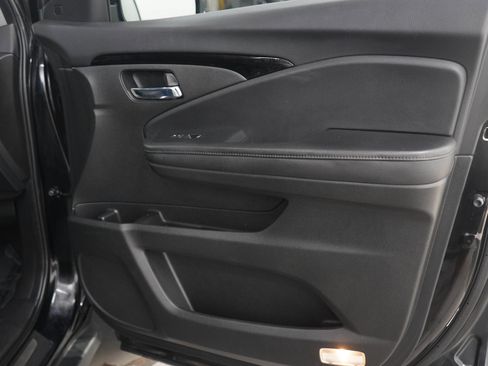 Used 2021 Honda Pilot Touring image 9