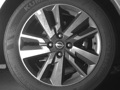 Used 2025 Nissan Versa SV FWD image 13