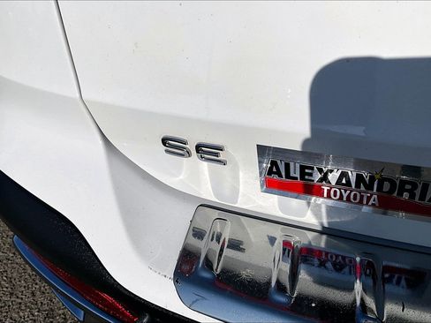 Used 2022 Volkswagen Taos SE w/ Panoramic Sunroof Package image 8