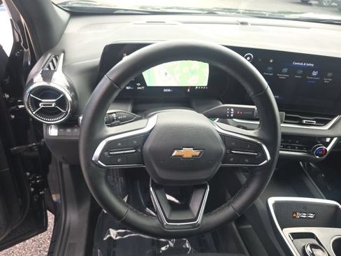 New 2026 Chevrolet Equinox LT w/ Convenience Package II AWD/4WD image 16
