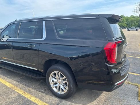 Used 2023 GMC Yukon XL SLT AWD/4WD image 17