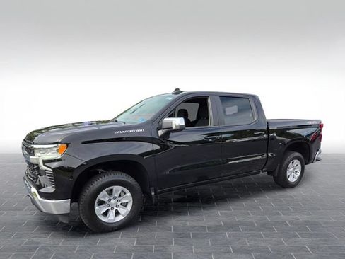 Used 2023 Chevrolet Silverado 1500 LT w/ Safety Package AWD/4WD image 3