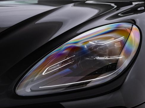 Certified 2026 Porsche Macan AWD/4WD image 7