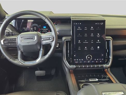 Used 2025 GMC Yukon XL Denali AWD/4WD image 9