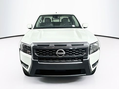 Used 2025 Nissan Frontier SV RWD image 2