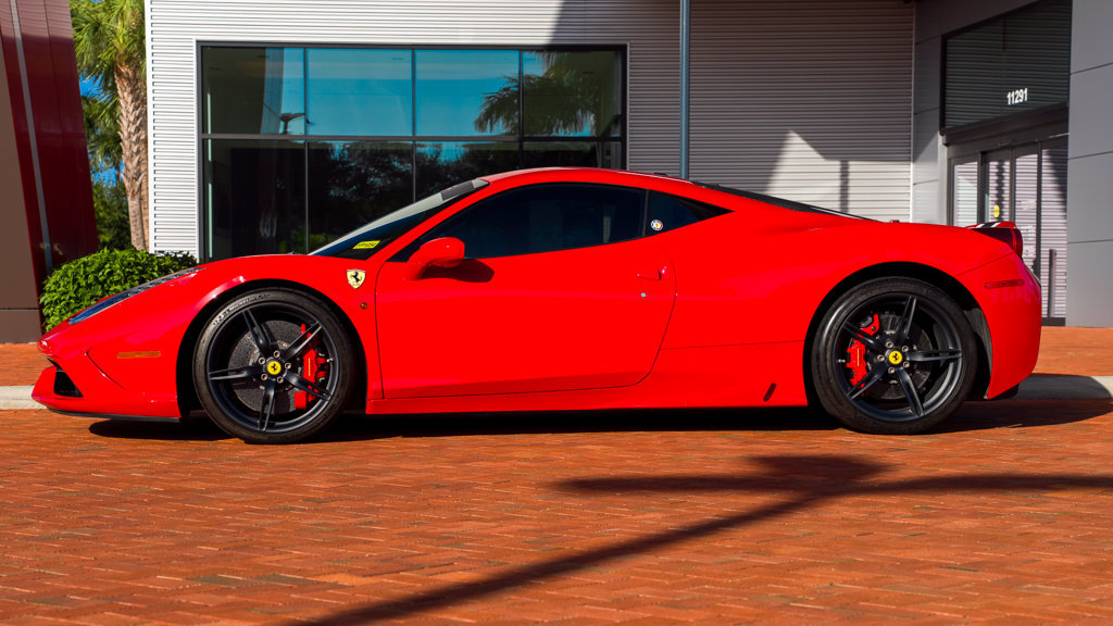 Used 2014 Ferrari 458 Speciale Coupe RWD image 2