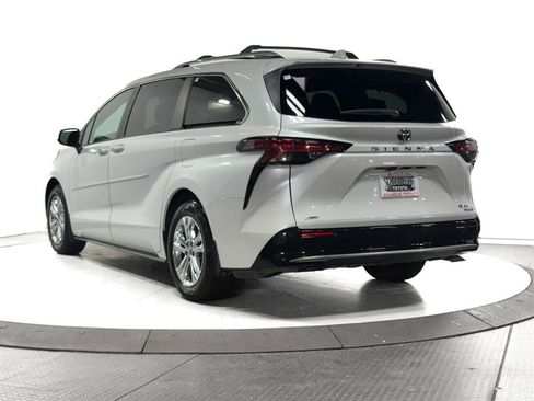 Certified 2023 Toyota Sienna Platinum image 9