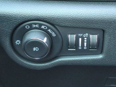 New 2026 Chrysler Pacifica Select w/ S Appearance Package FWD image 21