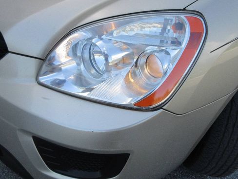 Used 2008 Kia Rondo LX FWD image 35