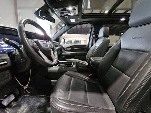 Used 2023 GMC Yukon XL Denali image 3