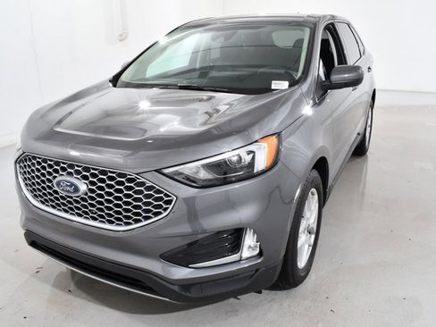 Used 2024 Ford Edge SEL w/ Convenience Package image 2