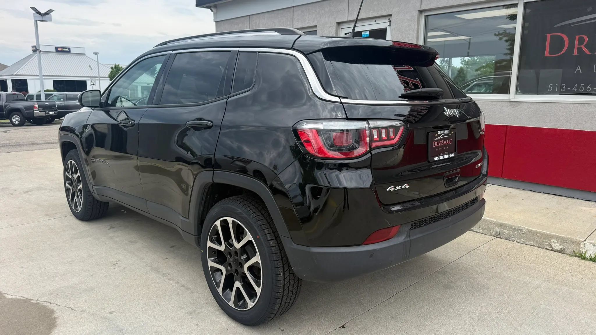 Used 2018 Jeep Compass Limited w/ Navigation Group AWD/4WD image 4