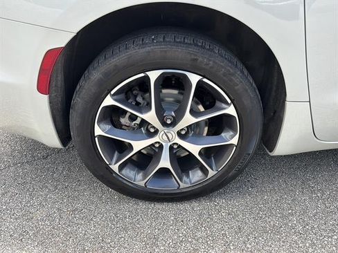 Used 2021 Chrysler Pacifica Limited w/ Premium & Safety Sphere Group AWD/4WD image 10