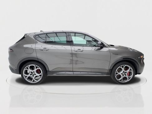 New 2024 Alfa Romeo Tonale Veloce image 8