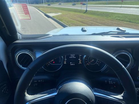 Certified 2023 Jeep Gladiator Overland image 21