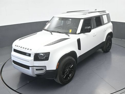 Used 2025 Land Rover Defender 110 S AWD/4WD image 63
