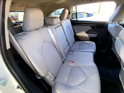 Certified 2025 Toyota Highlander LE image 17
