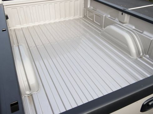 Used 2004 GMC Sierra 3500 SLT w/ Heavy-Duty Power Package image 43