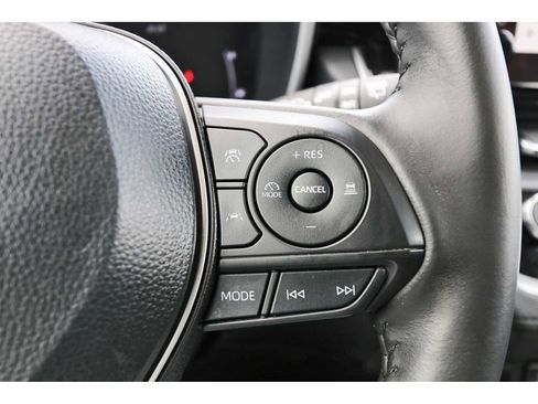Used 2024 Toyota Corolla Cross XLE w/ Convenience Package FWD image 16