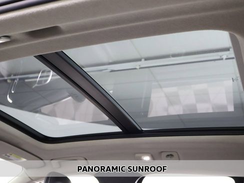 Used 2023 Volvo XC40 B5 Plus w/ Protection Package Premier image 4