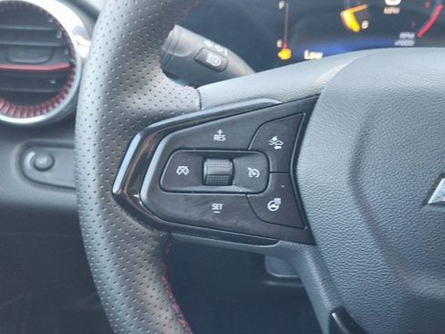 Used 2025 Chevrolet Trax RS w/ Sunroof Package FWD image 29