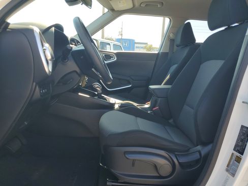 Used 2025 Kia Soul LX w/ LX Technology Package image 13