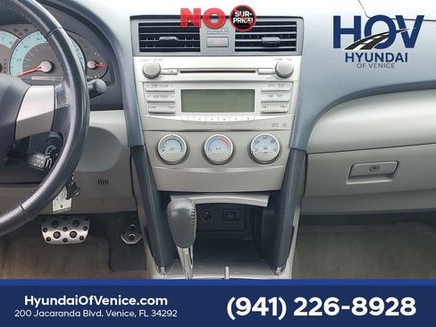 Used 2010 Toyota Camry SE FWD image 19