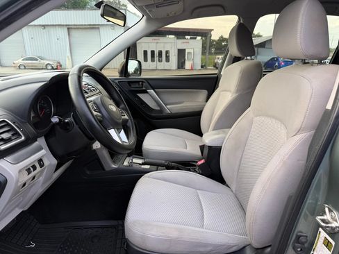 Used 2017 Subaru Forester 2.5i AWD/4WD image 2