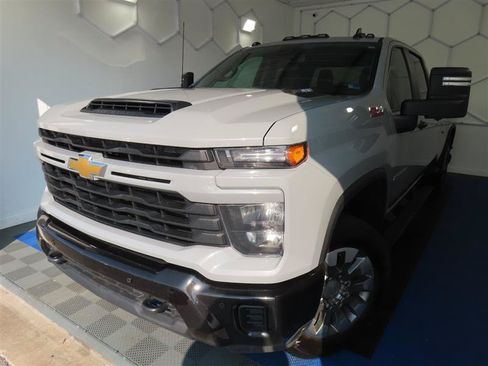 Used 2025 Chevrolet Silverado 2500 Custom w/ Custom Value Package AWD/4WD image 4