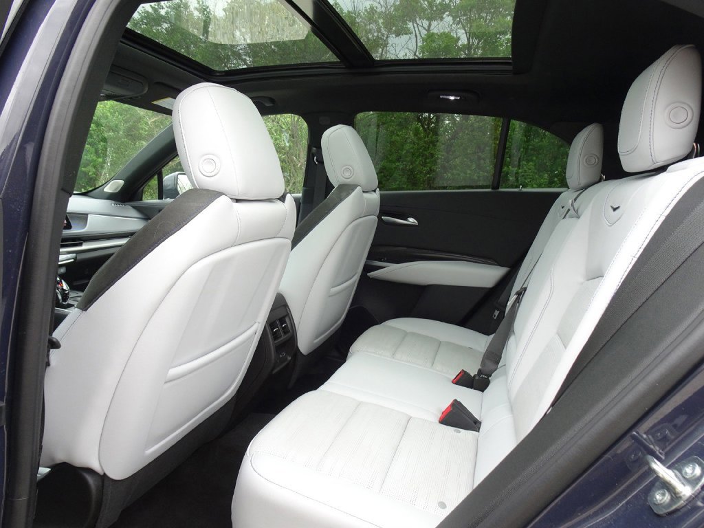 Certified 2024 Cadillac XT4 Sport AWD/4WD image 15