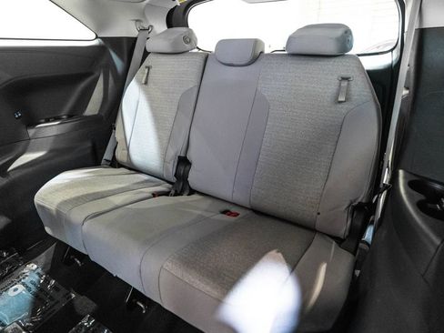 Certified 2025 Toyota Sienna LE FWD image 34