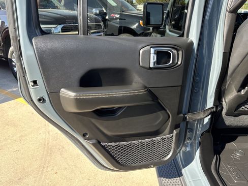 Used 2025 Jeep Gladiator Sport image 15