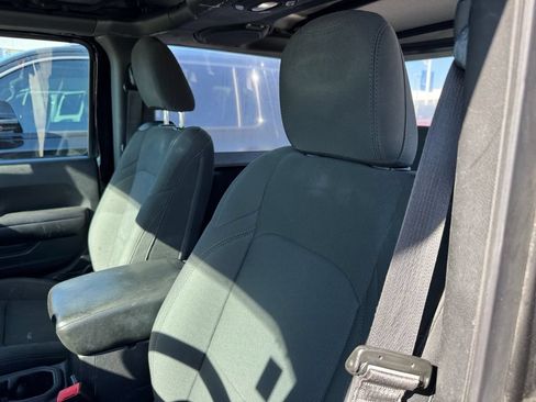 Used 2018 Jeep Wrangler Sport AWD/4WD image 6