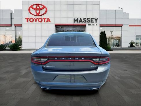 Used 2018 Dodge Charger SXT RWD image 4