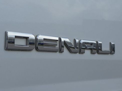 Used 2017 GMC Yukon Denali w/ Open Road Package AWD/4WD image 34