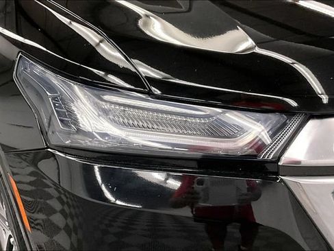 Used 2023 Chevrolet Traverse High Country FWD image 36