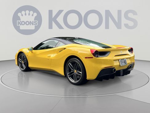 Used 2016 Ferrari 488 GTB RWD image 8