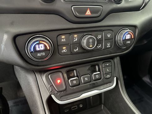 Used 2018 GMC Terrain Denali w/ Advanced Safety Package FWD image 19