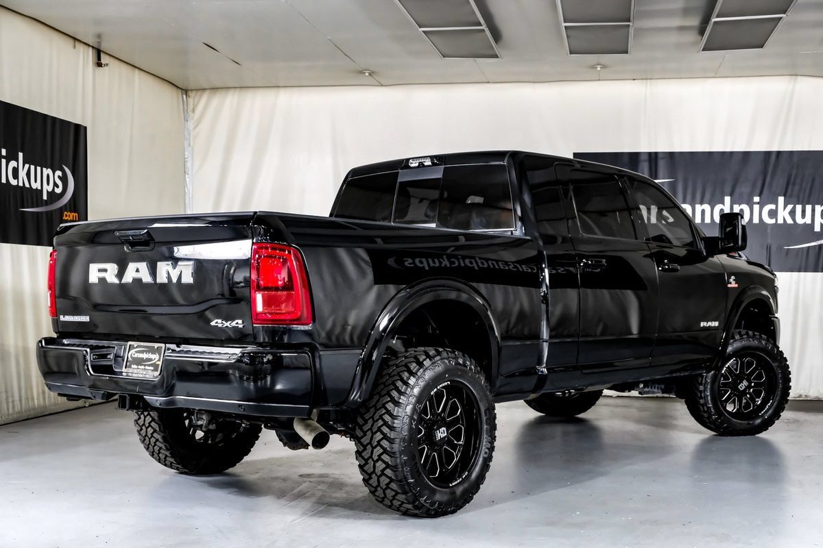 Used 2025 RAM 2500 Laramie AWD/4WD image 9