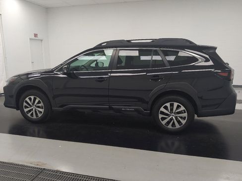 Used 2023 Subaru Outback Premium AWD/4WD image 3