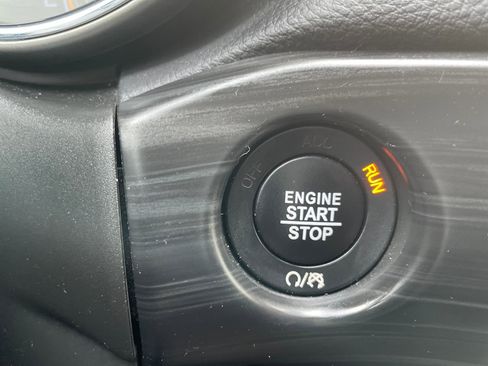 Used 2020 Jeep Grand Cherokee Altitude image 22