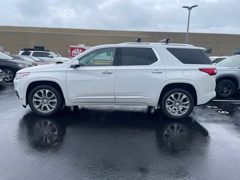Used 2020 Chevrolet Traverse Premier FWD image 3