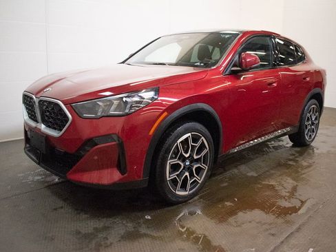 Used 2025 BMW X2 xDrive28i w/ Premium Package image 8