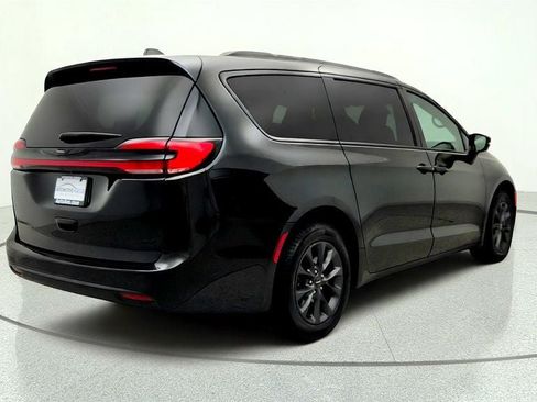 Used 2021 Chrysler Pacifica Touring-L w/ Premium & Safety Sphere Group AWD/4WD image 5