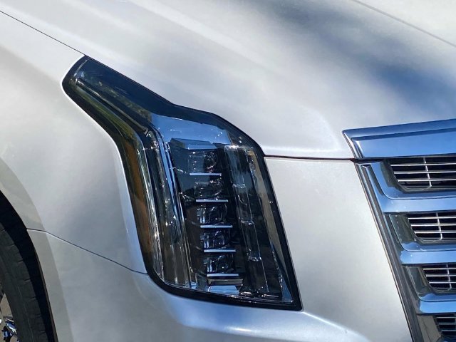 Used 2018 Cadillac Escalade Luxury w/ LPO, Radiant Package AWD/4WD image 4