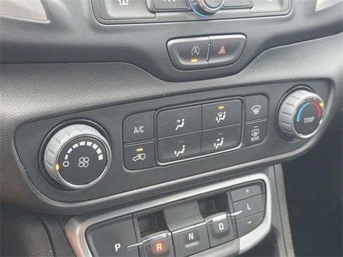 Certified 2024 GMC Terrain SLE image 28