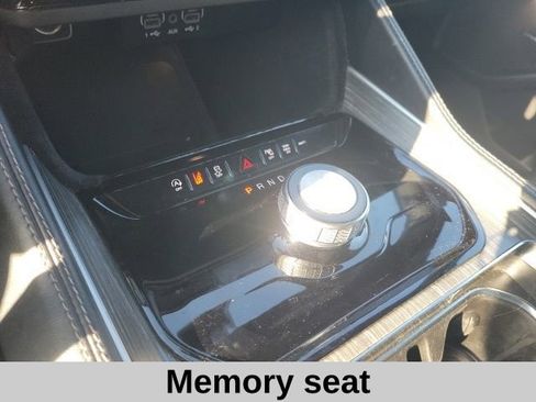Used 2024 Jeep Wagoneer L Series II RWD image 8